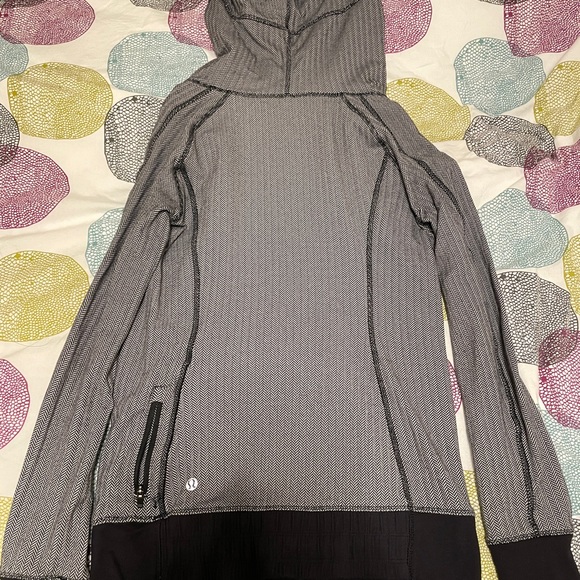 Lululemon Think Fast Hoodie (Size 2) - Picture 4 of 5